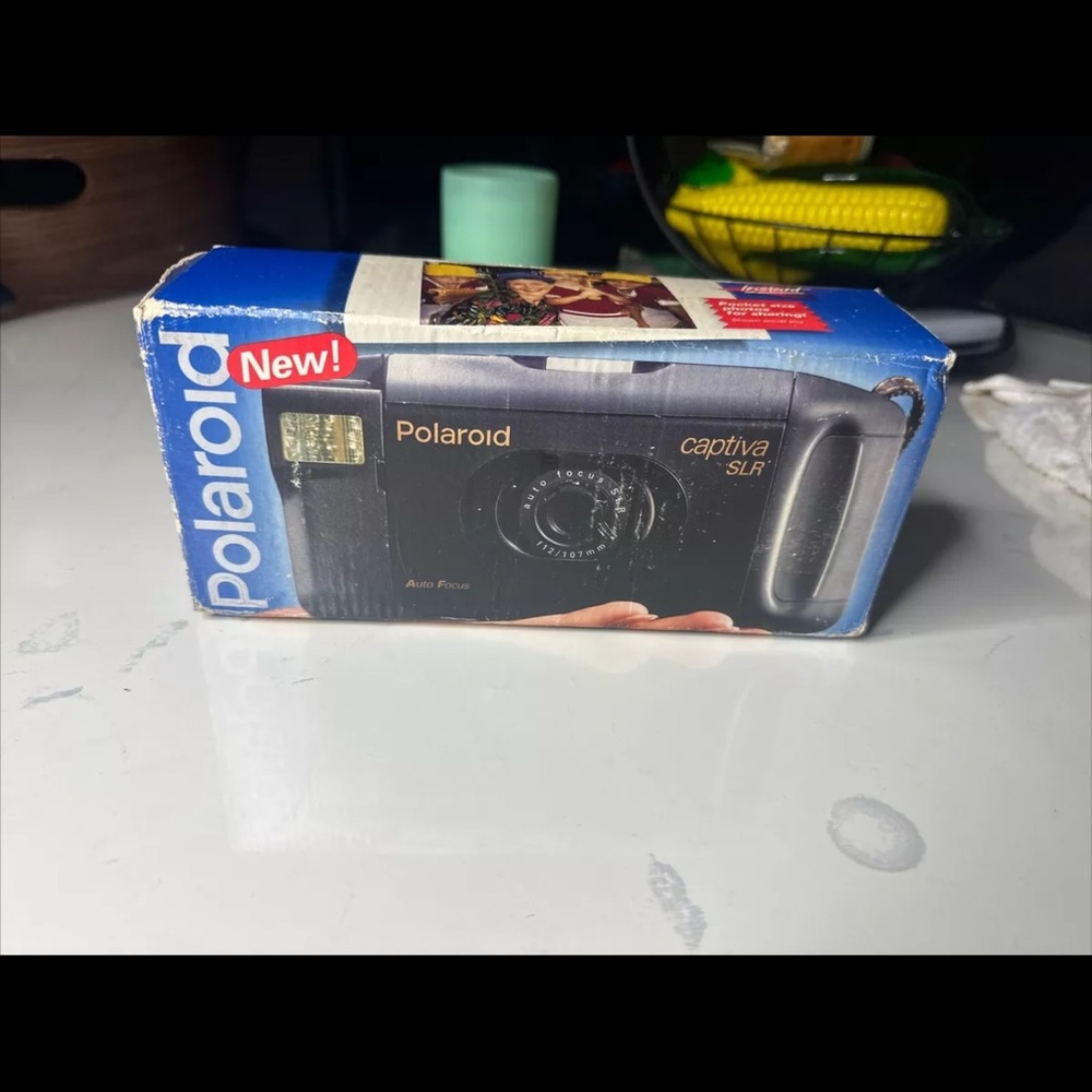 Vintage 1993 Polaroid Captiva SLR Auto Focus Instant Film Camera W Strap In Box